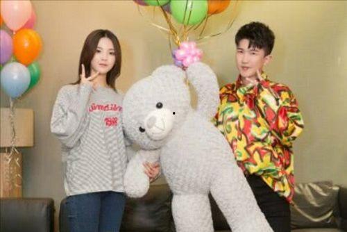 娱乐圈扒爷写吃瓜